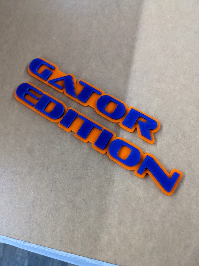 Badge de voiture Gator Edition - Bleu sur orange - Police OEM