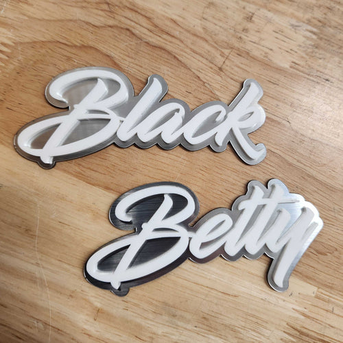 Insignia de texto personalizada - Escriba la suya propia - Fuente de secuencia de comandos - Doble capa