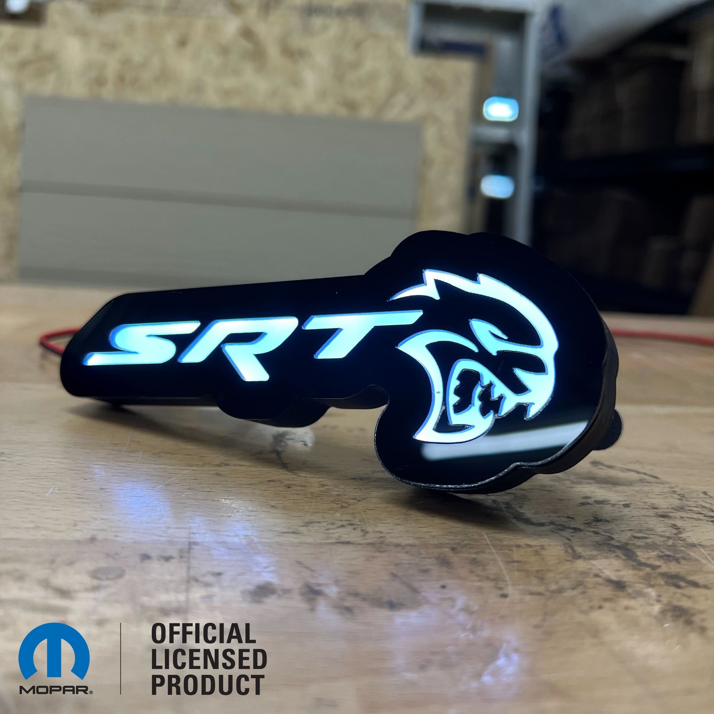 Insignia iluminada por LED SRT® - Blanco o RGB - Montaje en rejilla o cuerpo - Producto con licencia oficial