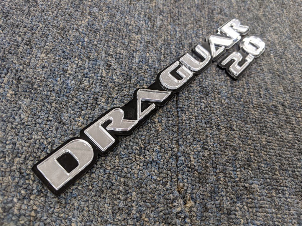 Draguar 2.0 Car Badge - Mirror Silver On Gloss Black - OEM Font