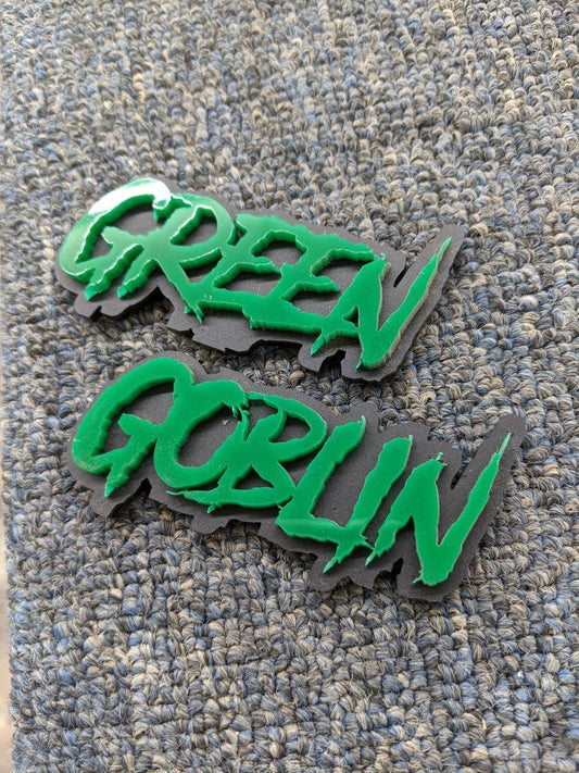 Green Goblin Car Badge - Grün auf Mattschwarz - Aggressive Schriftart